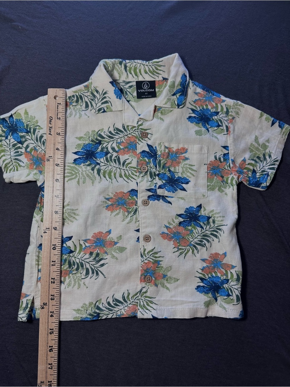Volcom Surf Boys Linen blend Hawaiian Aloha shirt button 4T like new